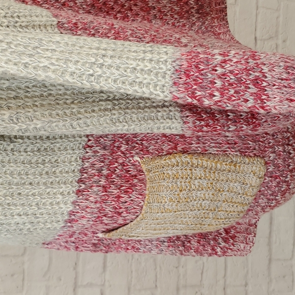 Entro Colorblock V-neck Knit Sweater - Picture 3 of 11